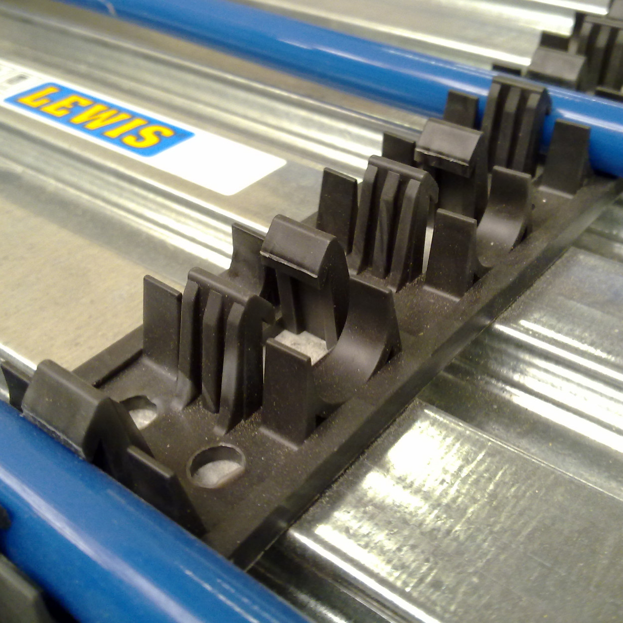 LEWIS® Klemrailsysteem voor Vloerverwarming 120cm